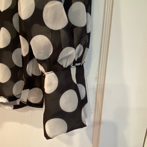 FHQ collection black-white dotted long sleeve shirt. Size XL. Like new! - Picture 3 of 7